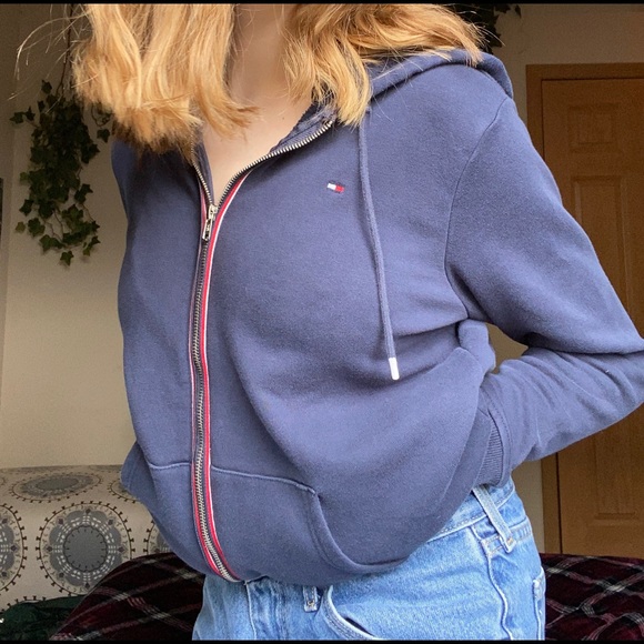 size M tommy hilfiger zip up 🥶🦋 - Picture 3 of 5